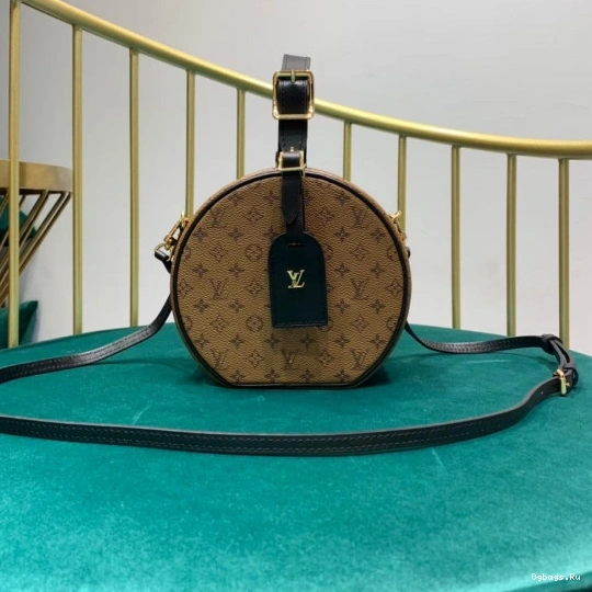 Louis CHAPEAU BOITE PETITE Vuitton 0512